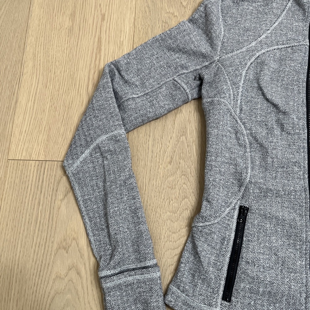 RARE LULULEMON GHOST HERRINGBONE Forme JACKET Gray/White - Picture 4 of 12